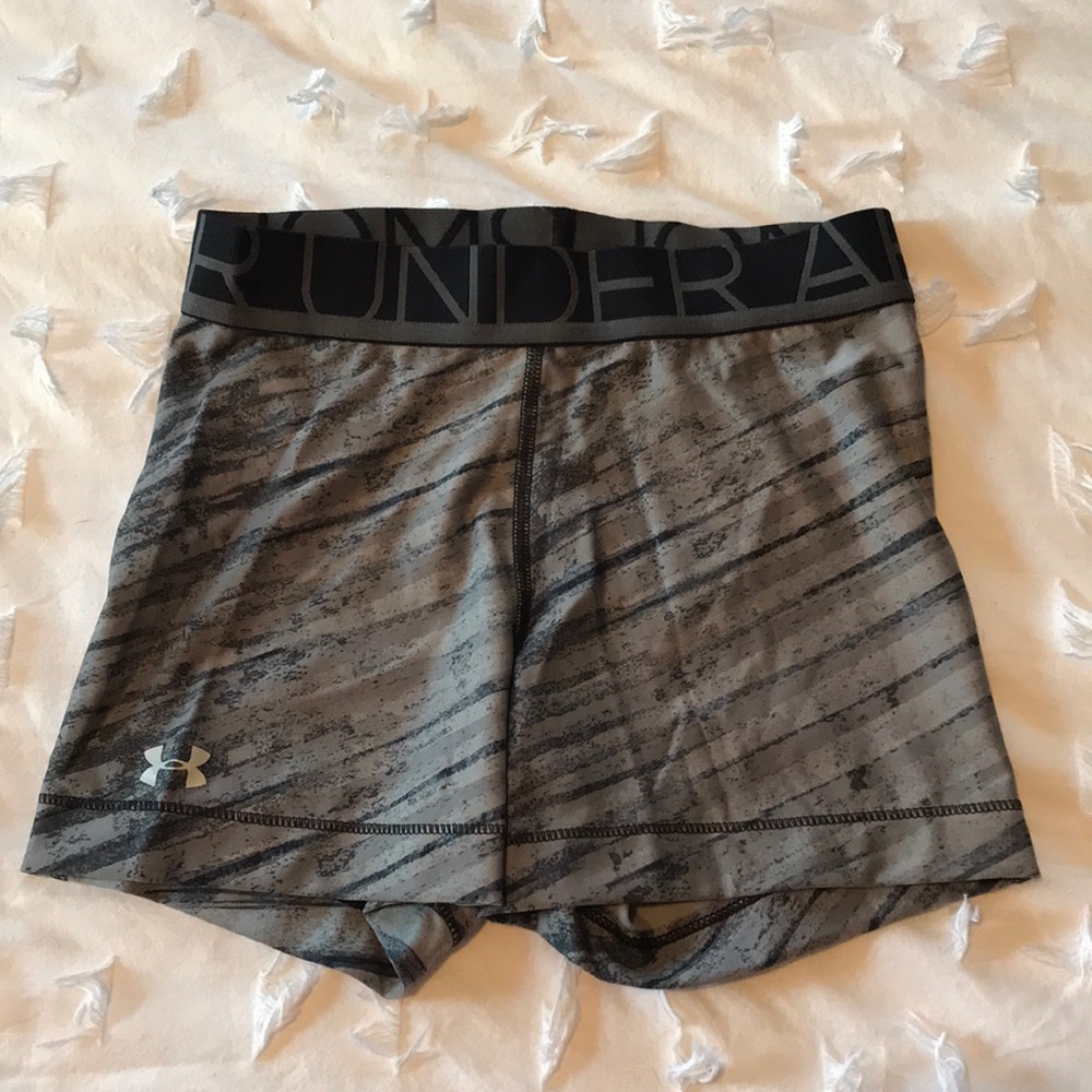 Under Armour printed short compression shorts